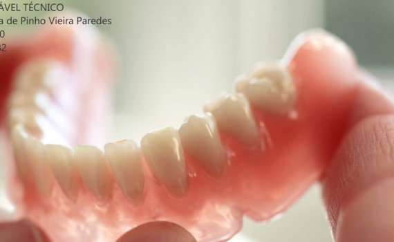 Entenda qual a diferença entre implante e prótese nos dentes